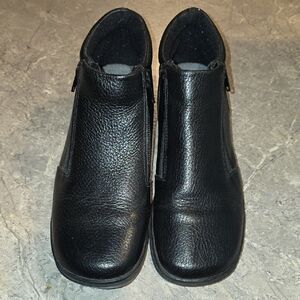 (J31) Predictions Black and Red Leather Detail